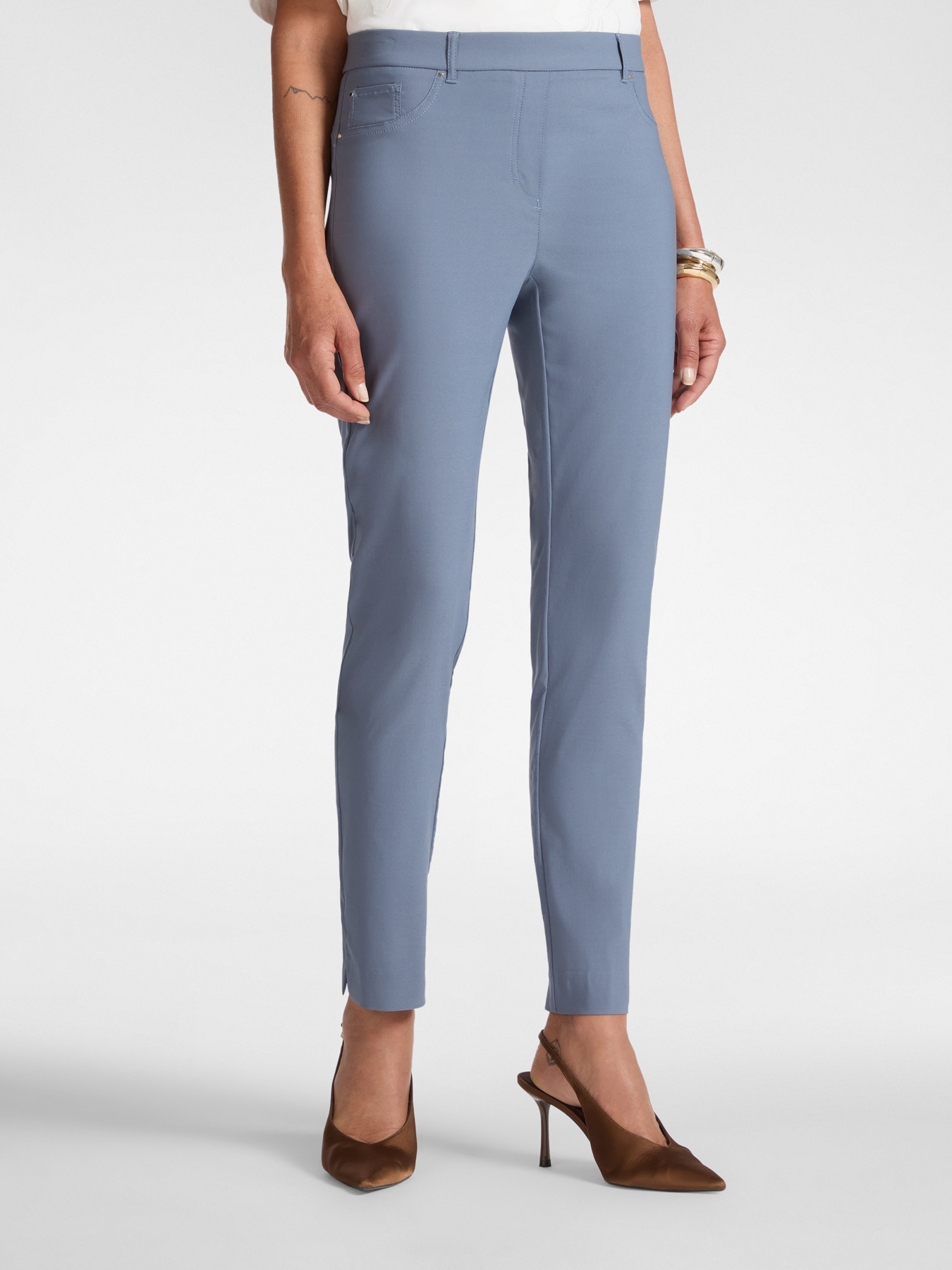 Pantalones slim pull on image number 2