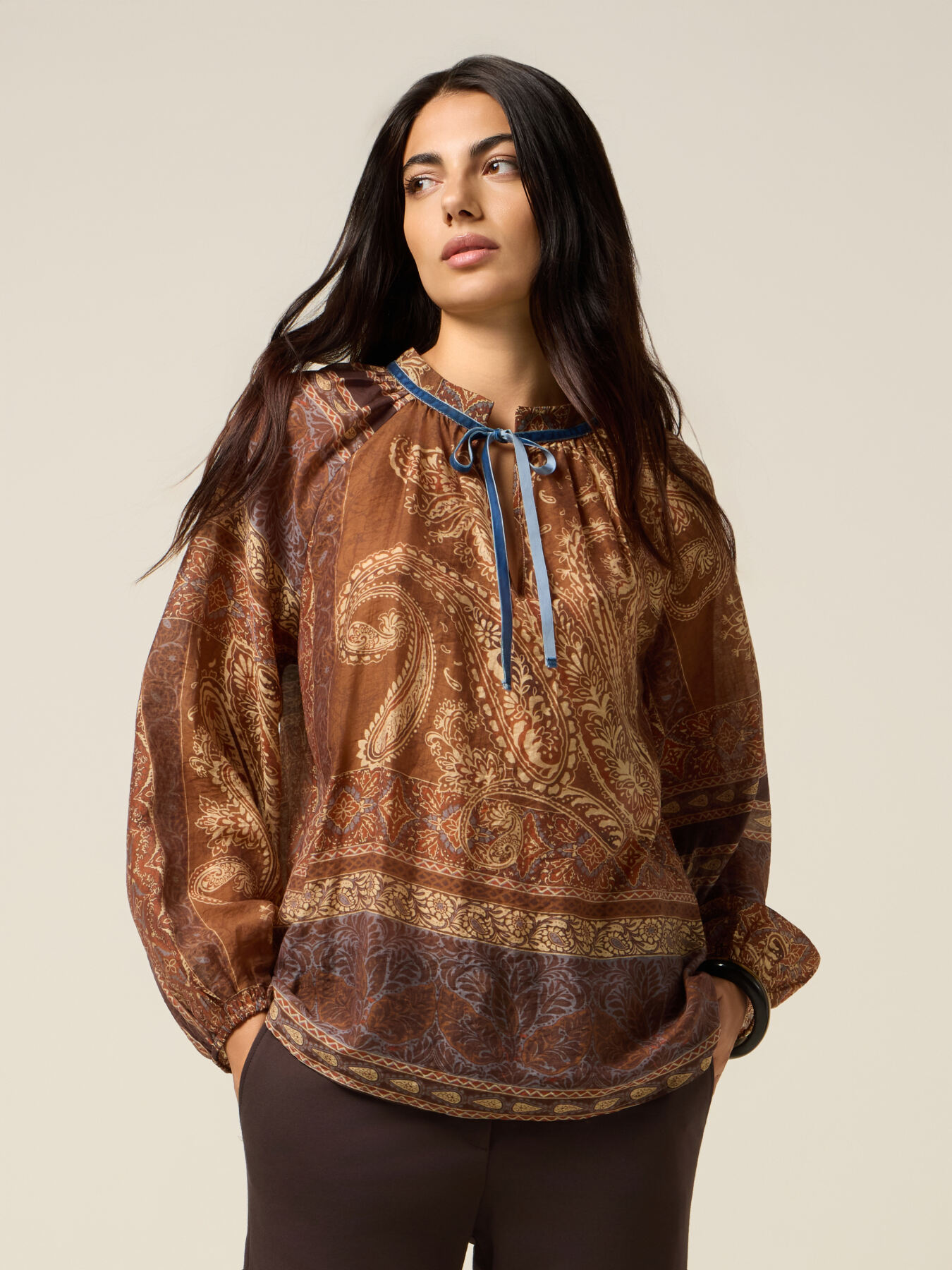 Blusa fantasia con fiocco image number 0