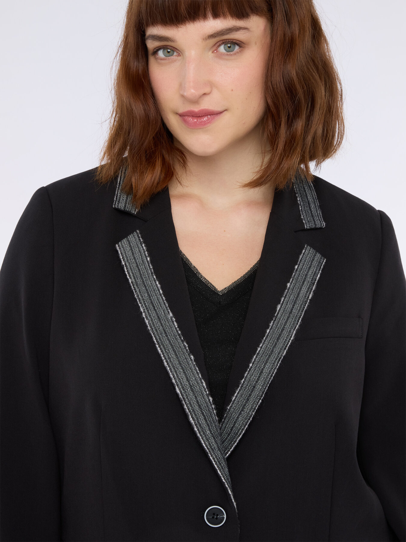 Blazer con profili decorati image number 4