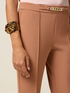 Pantaloni flare con catena decorativa image number 2