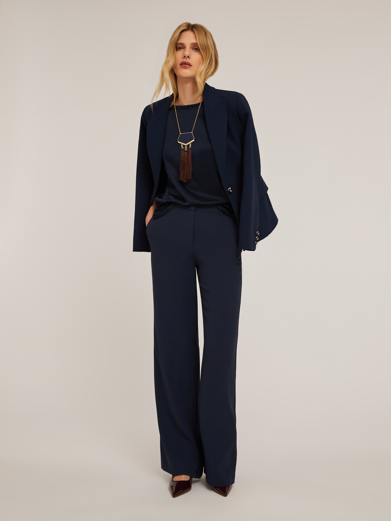 Basic-T-Shirt aus zwei Materialien image number 2