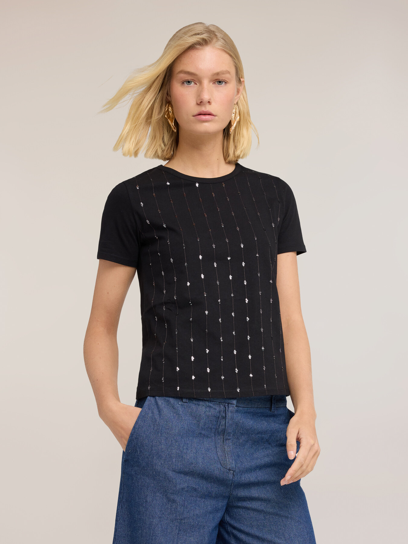 T-shirt avec broderie de paillettes image number 2