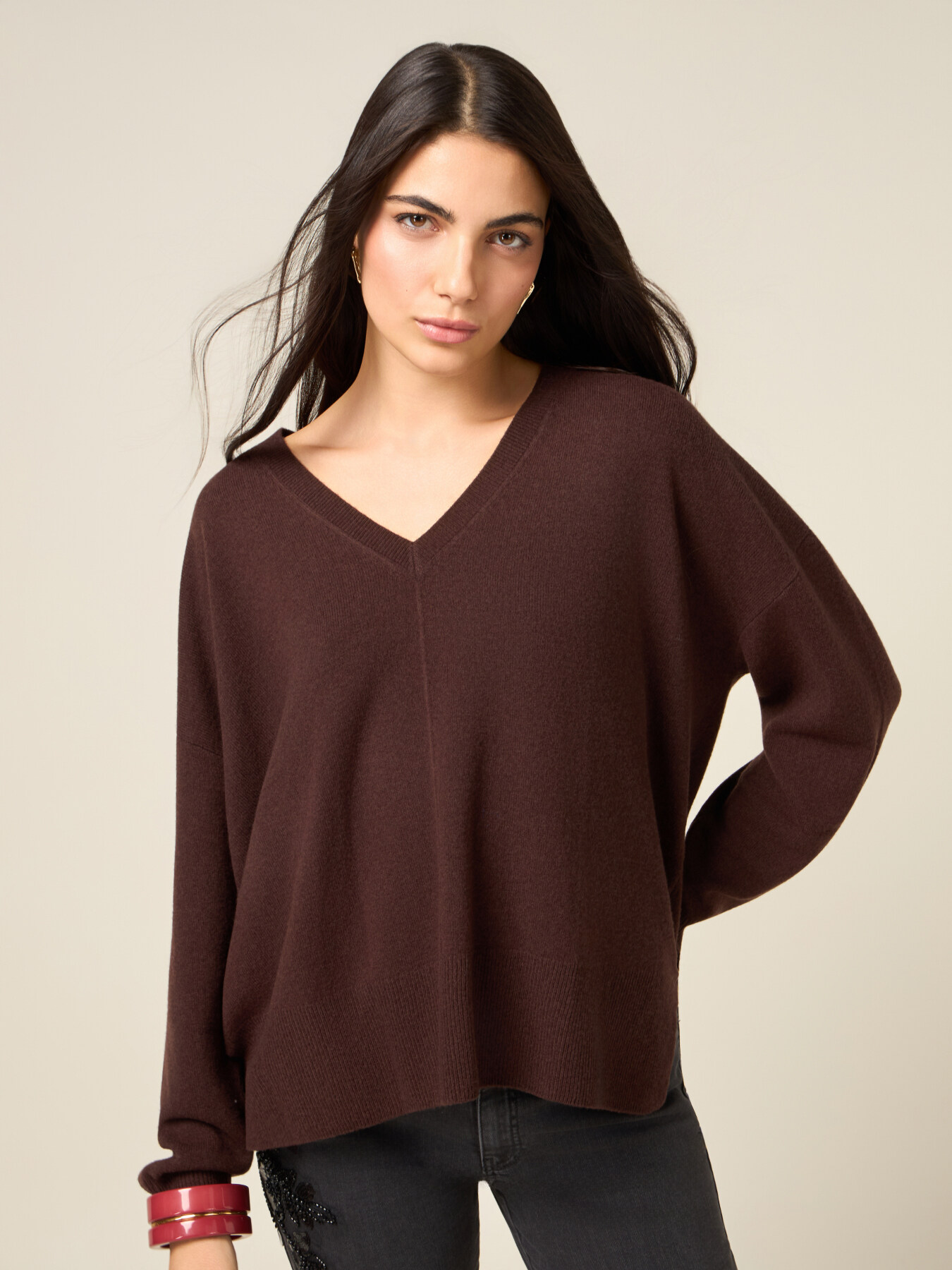 Maglia in pura lana con scollo a V image number 0