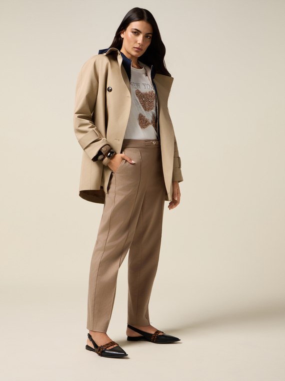 Chinos mit Detail am Bund