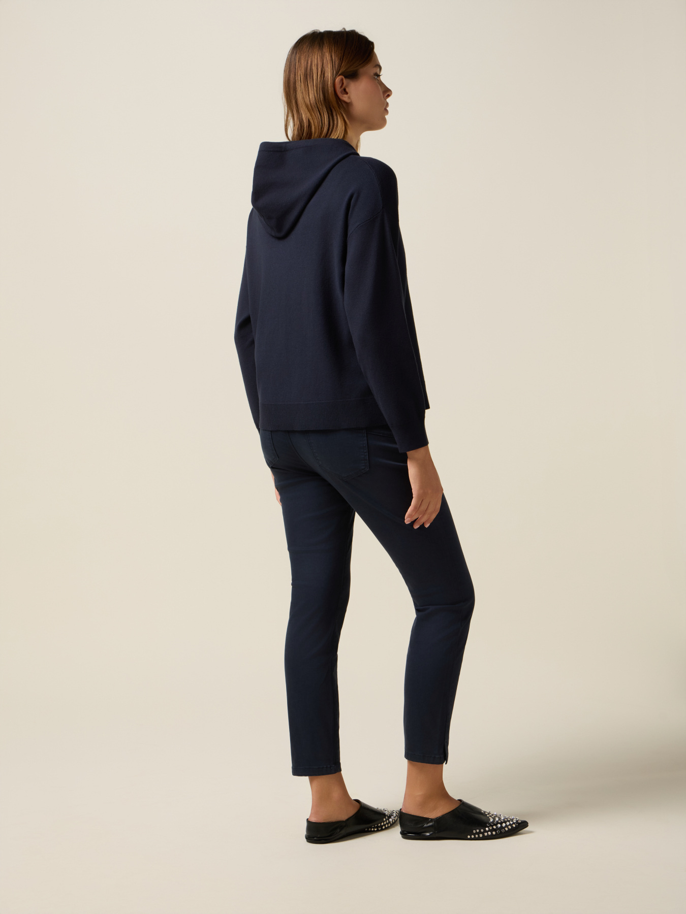 Maglia con cappuccio e paillettes image number 1