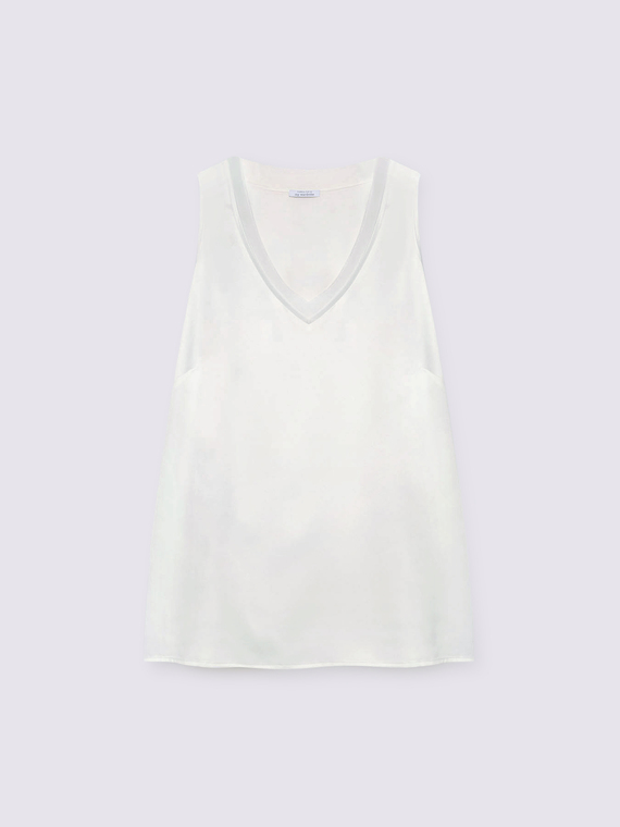 Two-material top with V-neck