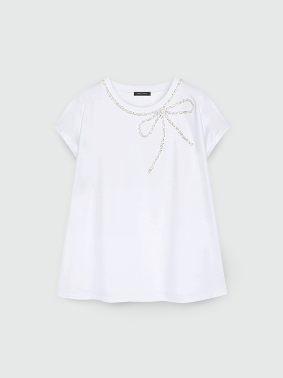 Camiseta con bordado de lazo