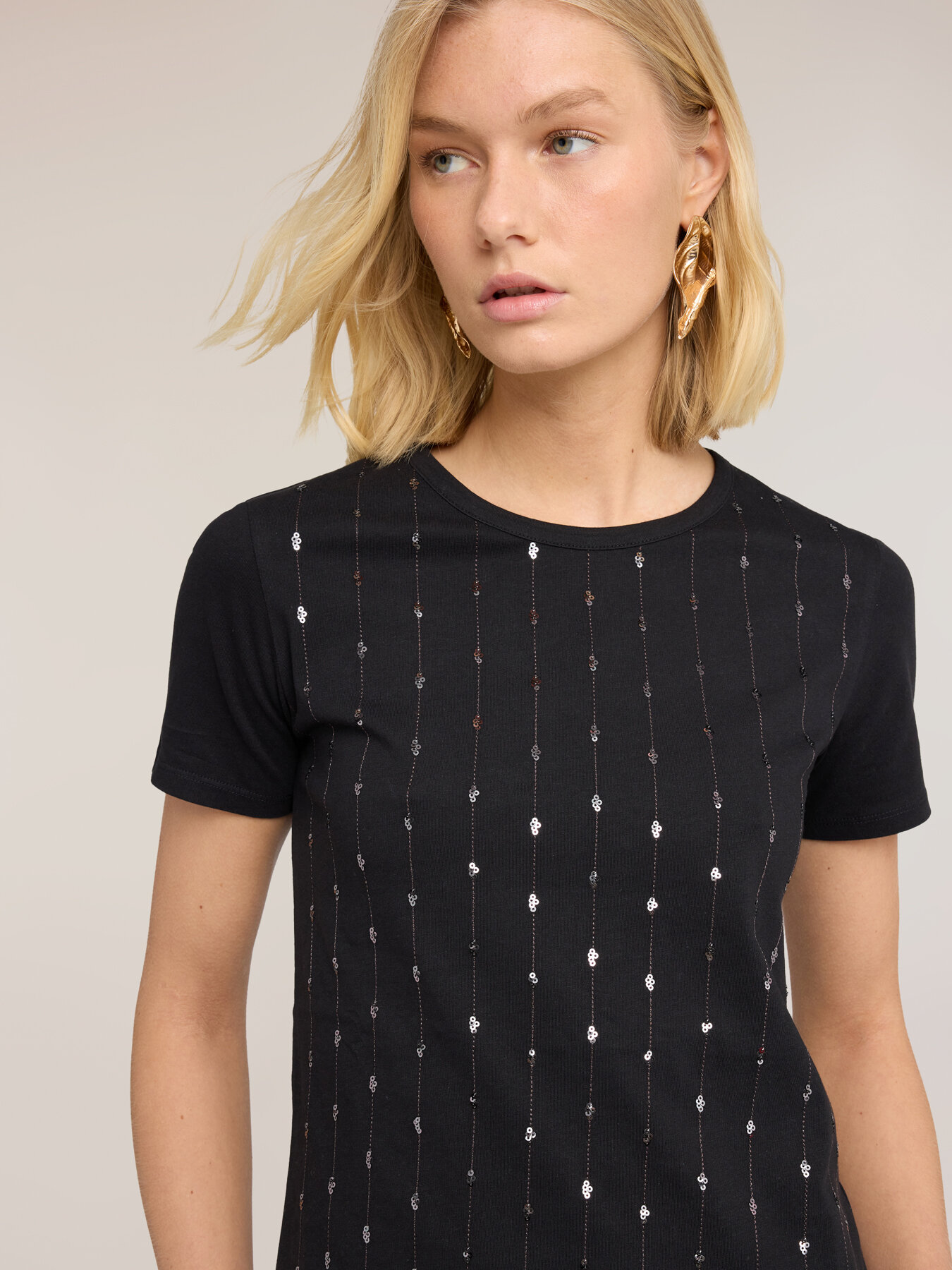 T-shirt avec broderie de paillettes image number 3