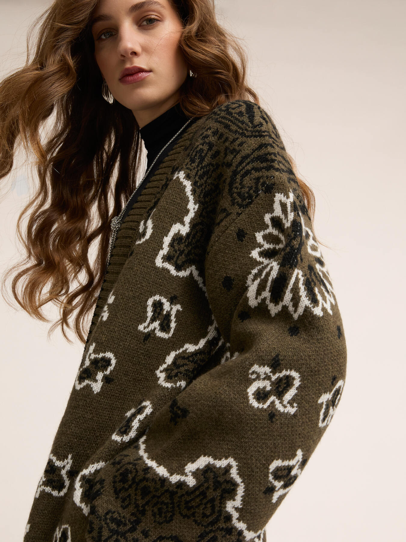 Cardigan suprapus din tricot jacquard image number 3