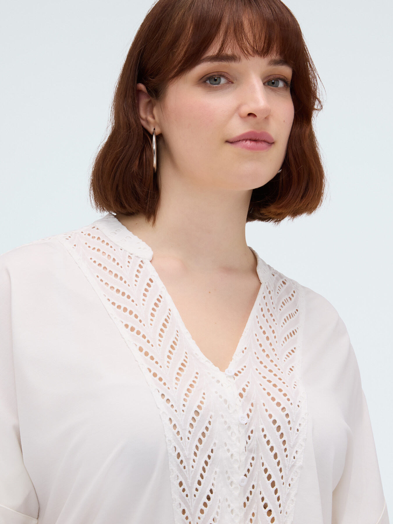 Sangallo blouse with knot image number 3