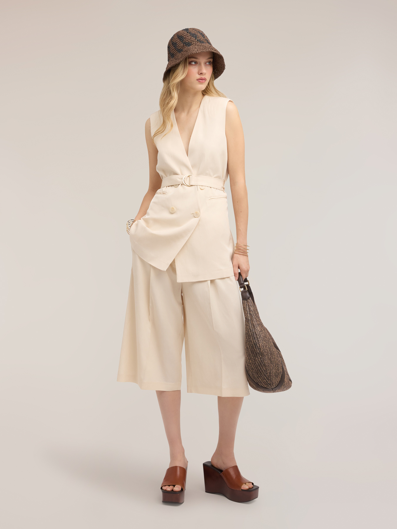Long linen blend Bermuda shorts image number 0
