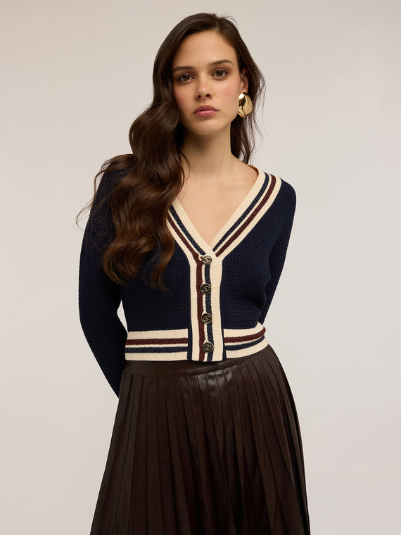 Cardigan court en maille avec bordures rayées