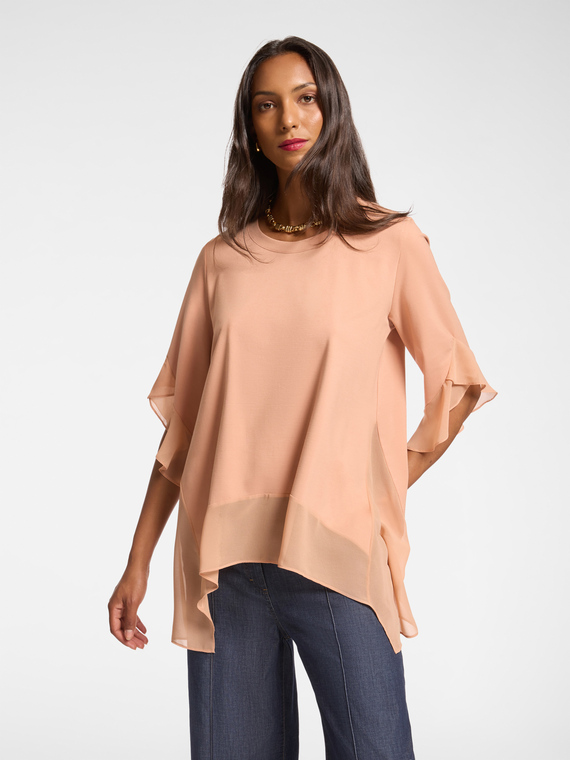 Camiseta com bordas de georgette
