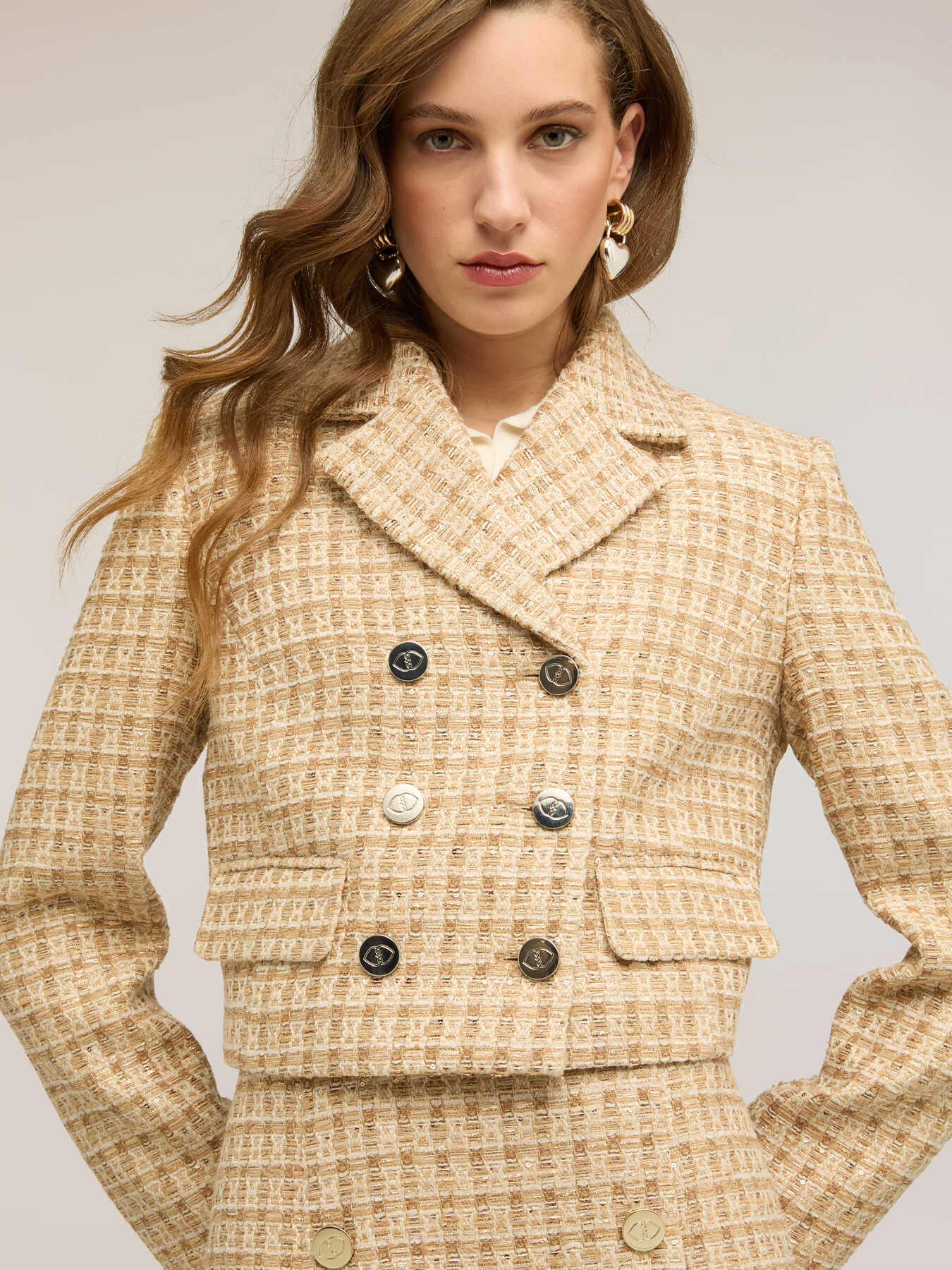 Double-breasted cropped jacket in boucl&eacute; image number 3