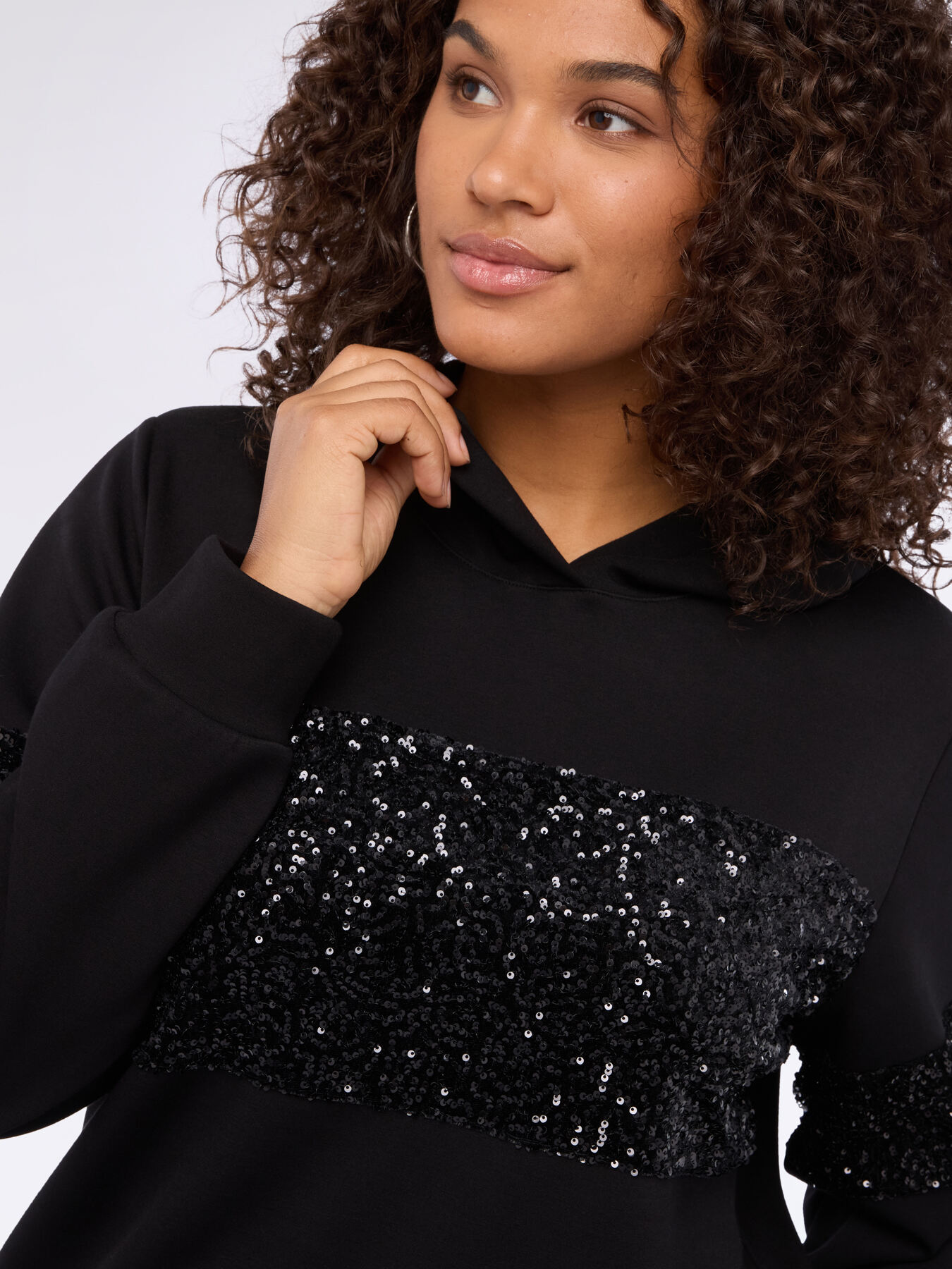 Sweat à capuche avec paillettes image number 3