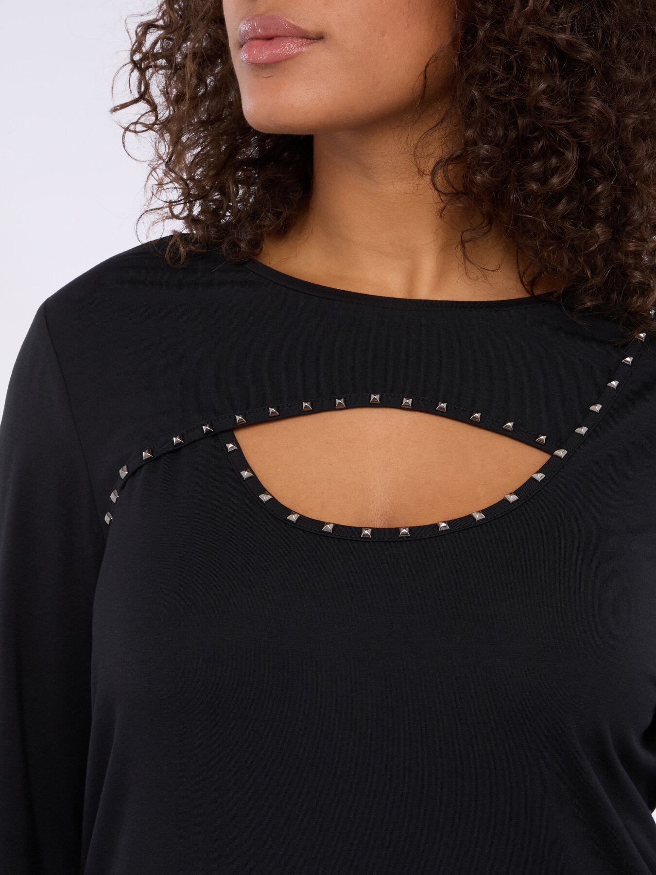 T-shirt with cut-out on the neckline and studs image number 3