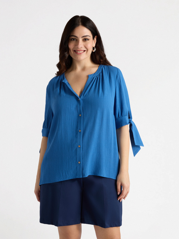 Hemdbluse mit Knoten an den Ärmeln