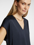 Blusa de cetim com decote em V image number 3