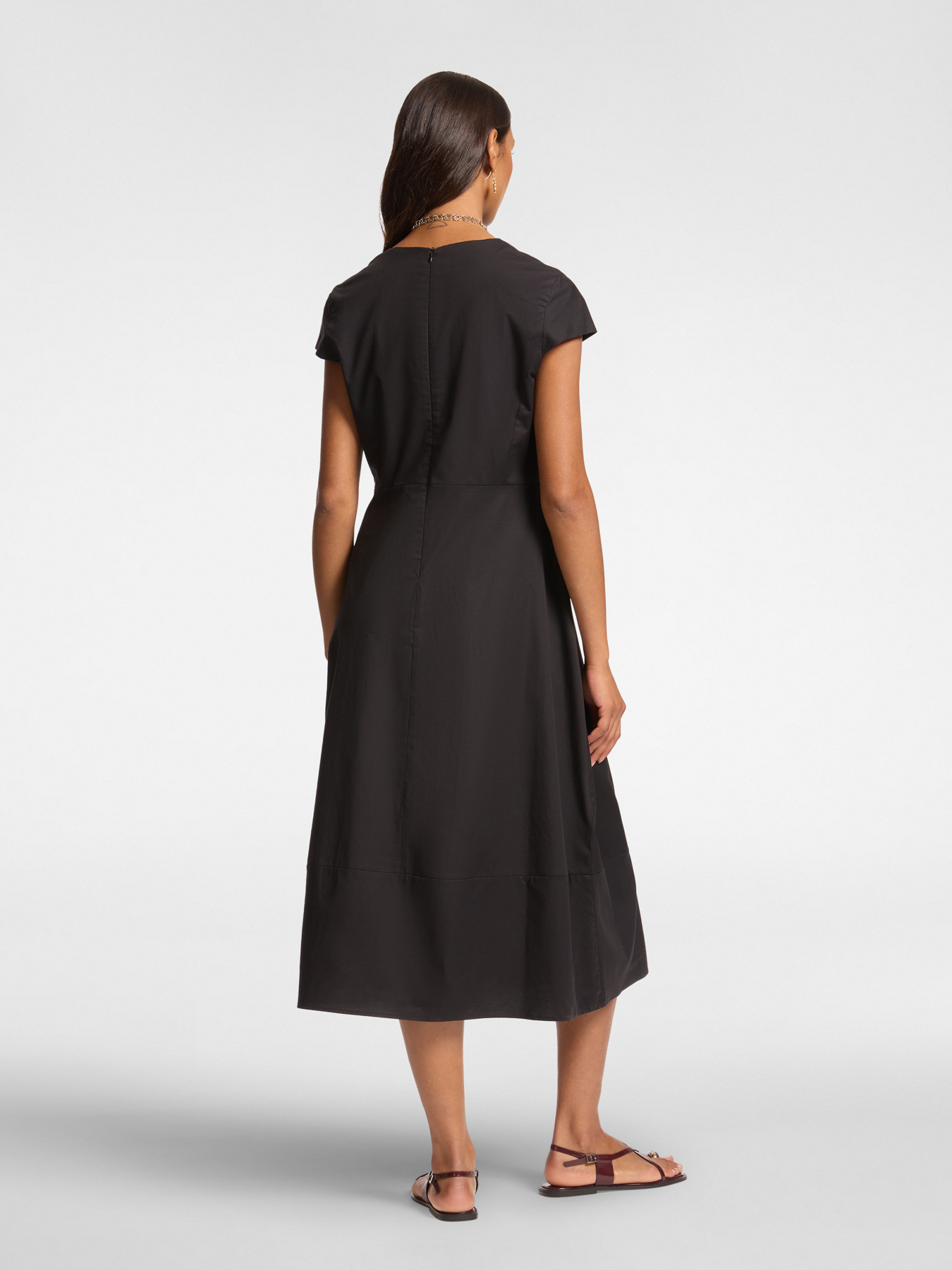 Vestido midi con escote en pico image number 1