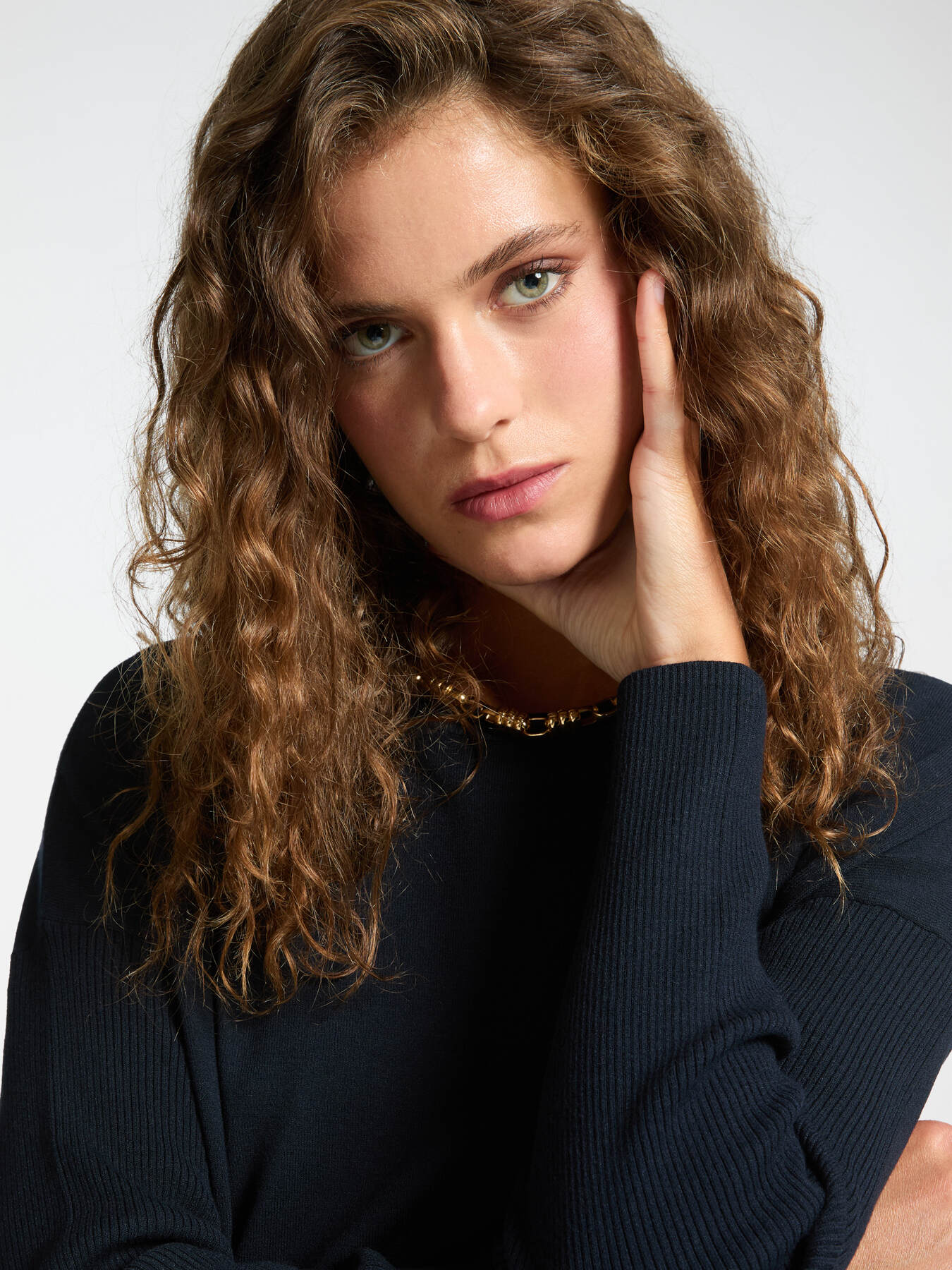 Maglia con scollo a barca image number 3