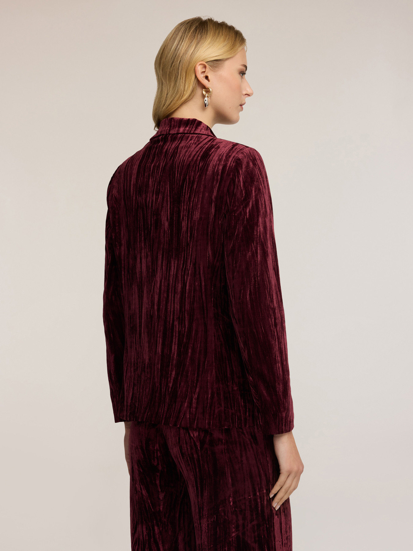 Double-breasted pleated velvet blazer image number 1