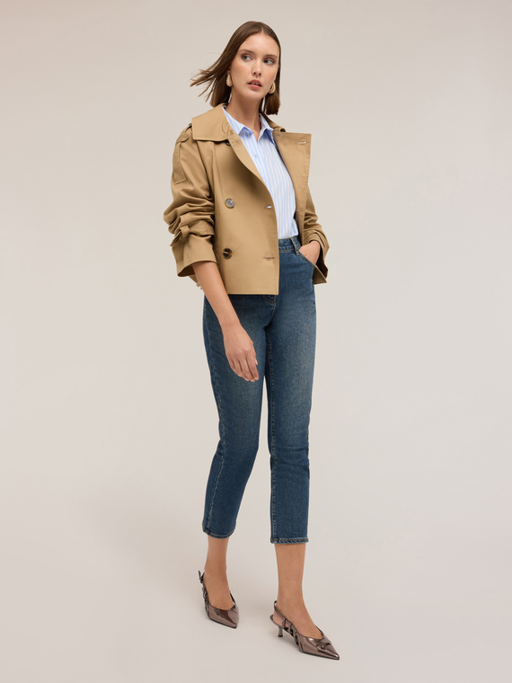 Kurzer zweireihiger Trenchcoat