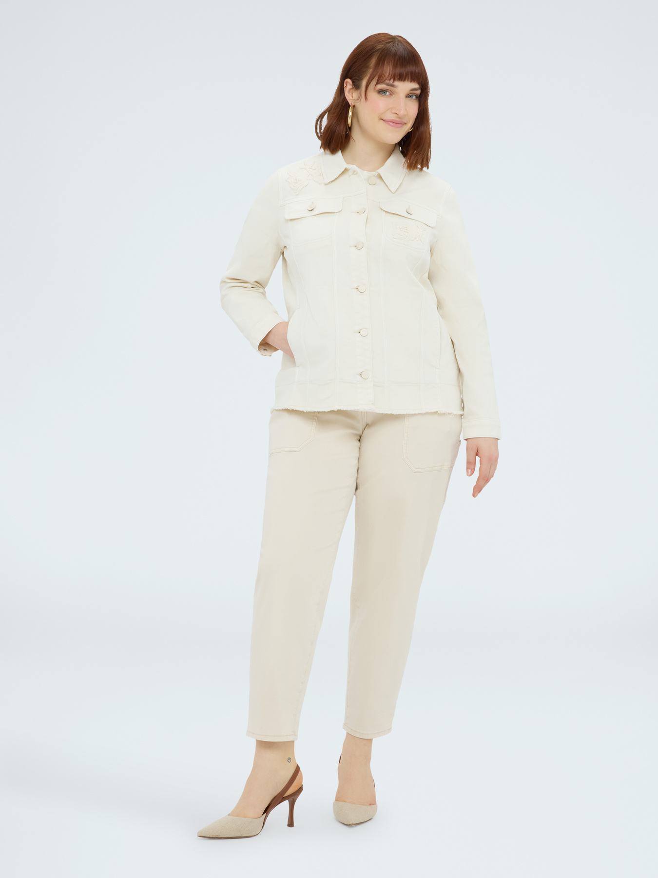 Camisa shacket con bordados florales image number 4