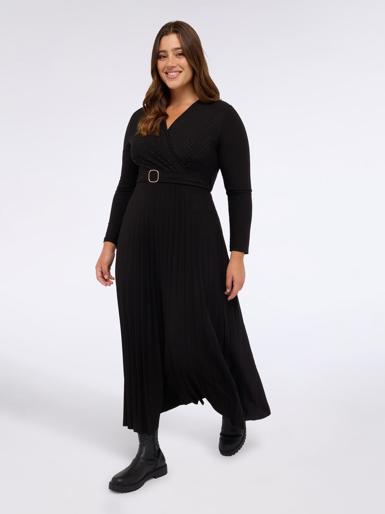 Dress with pleated skirt and belt image number 0