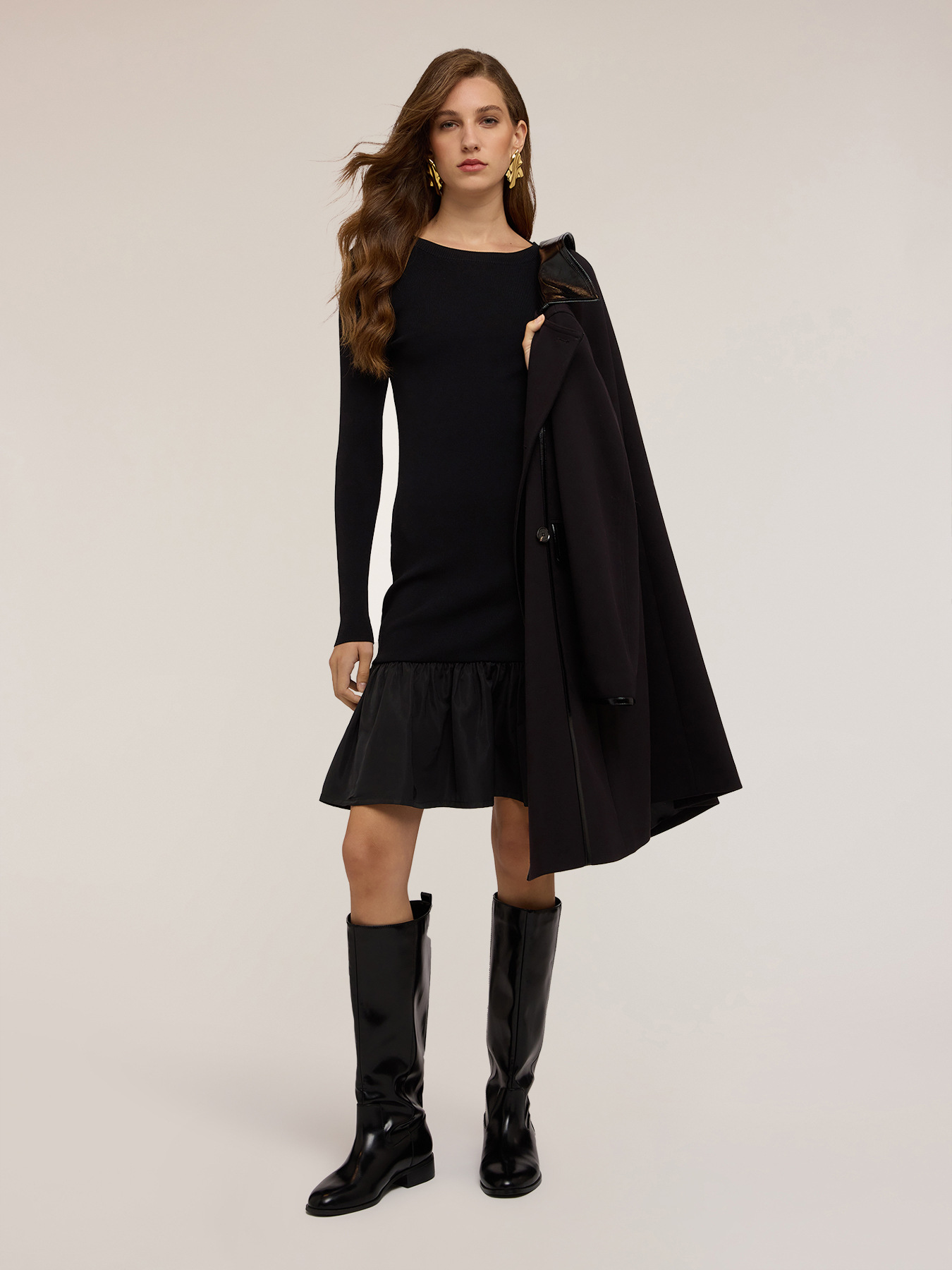 Ausgestelltes Kleid aus feinem Strick mit Rüschen image number 2