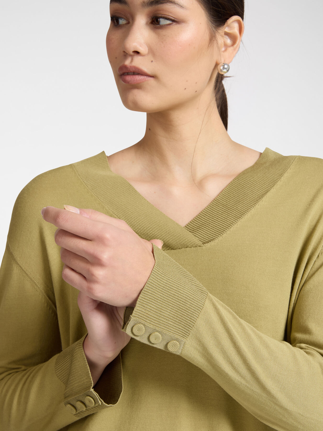 Maglia con scollo a V image number 3