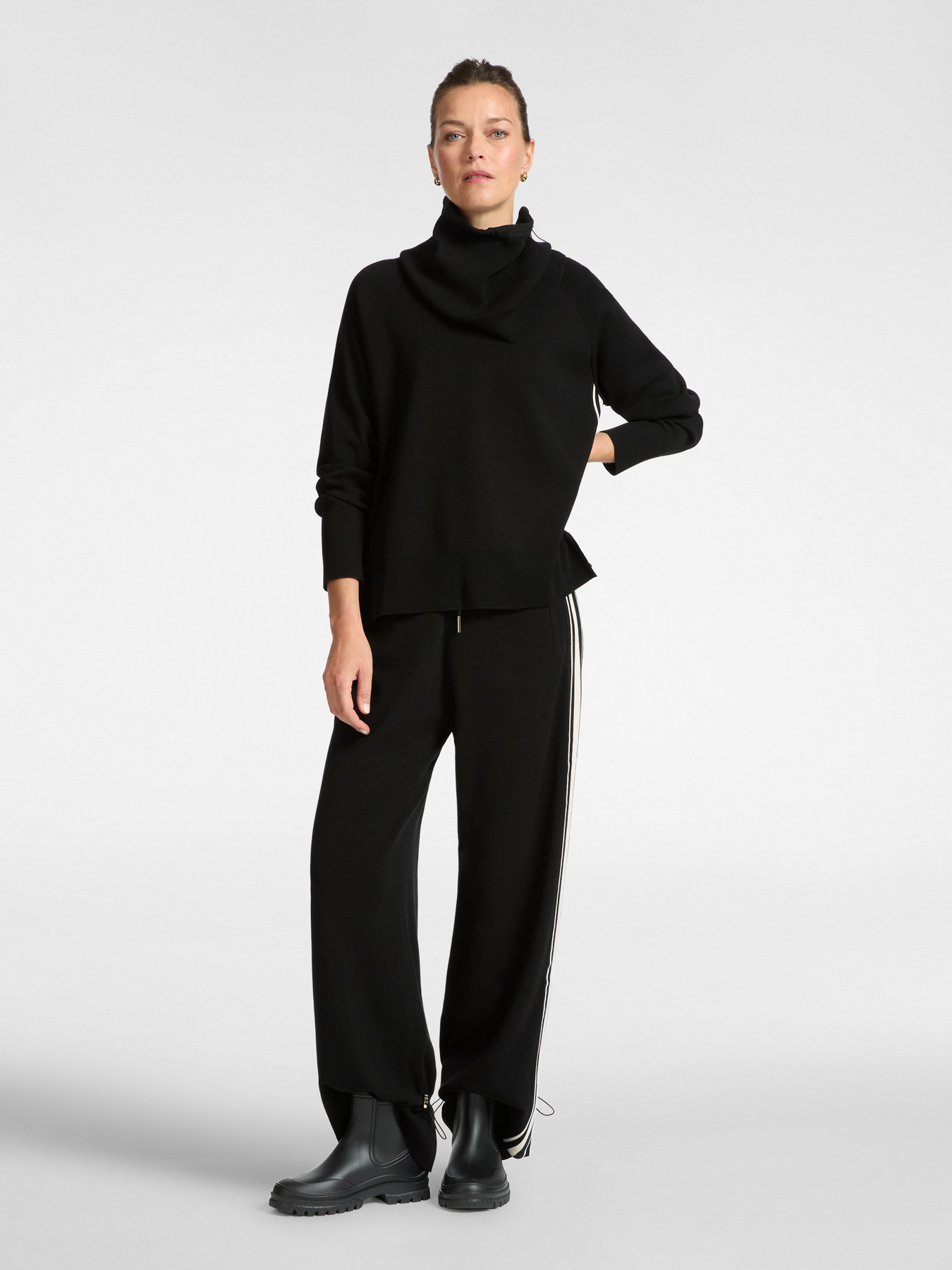 Sweater with striped edges image number 2