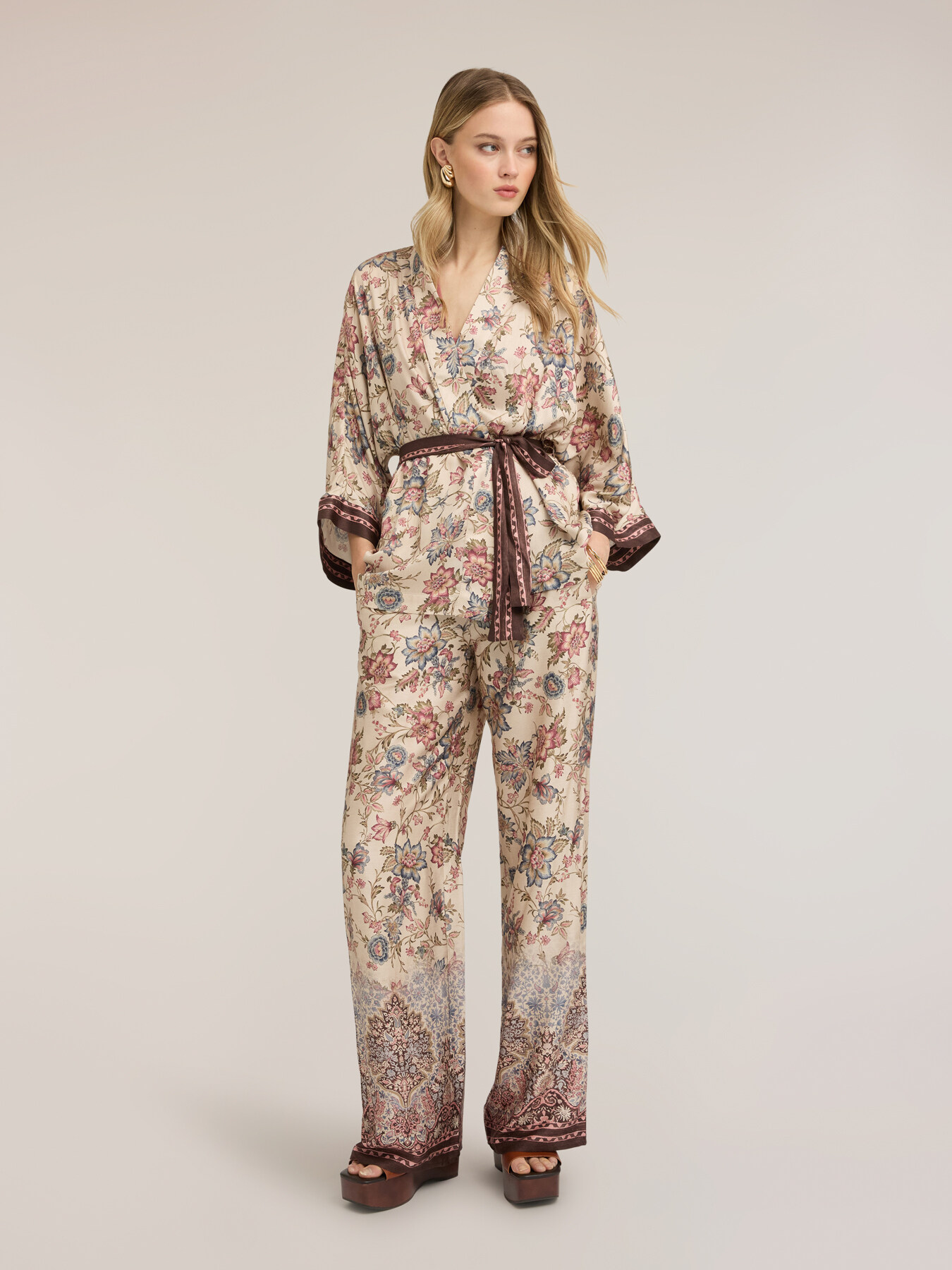 Pantalon palazzo en satin de viscose image number 2
