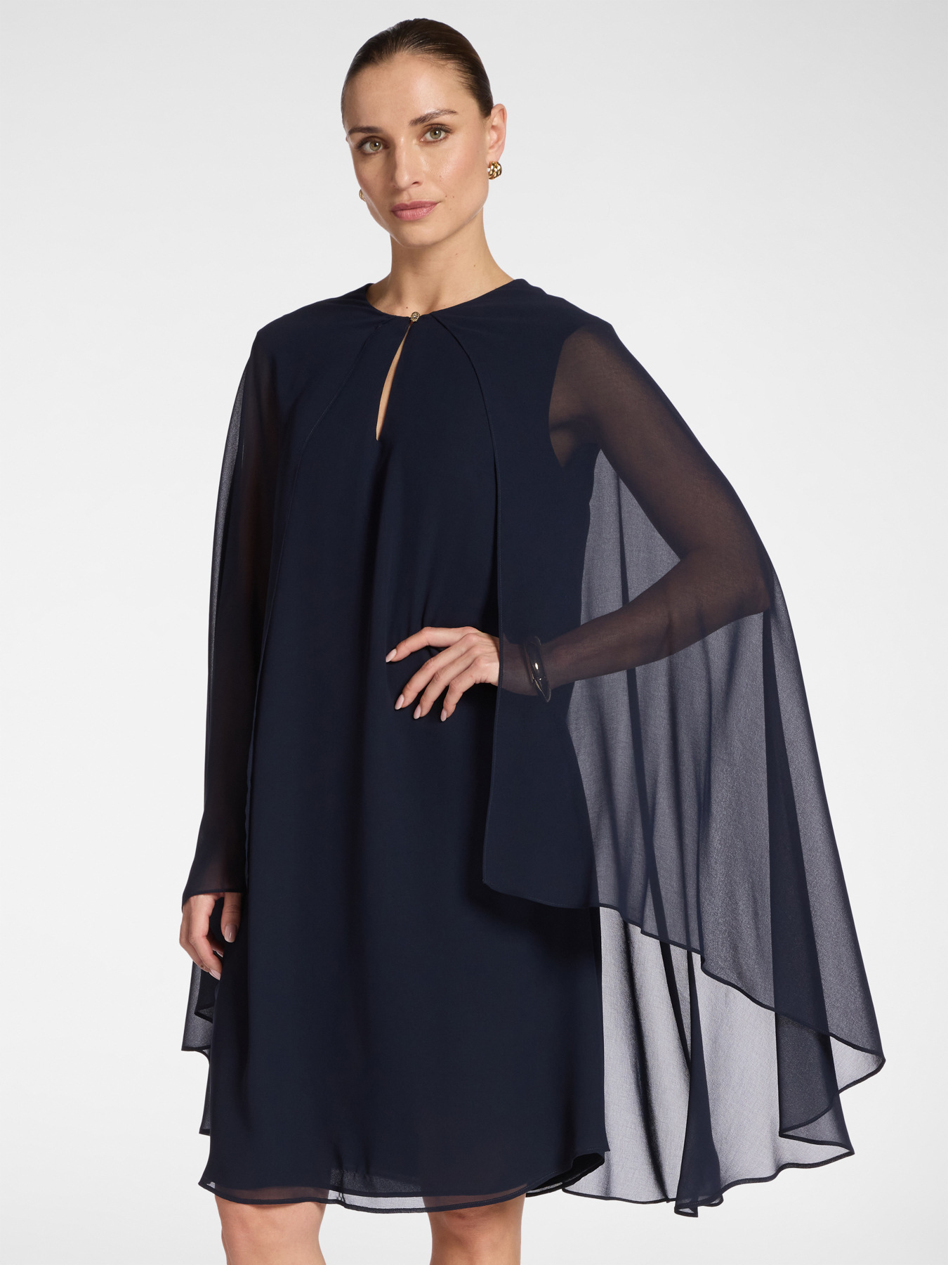 Robe superpos&eacute;e en georgette image number 2