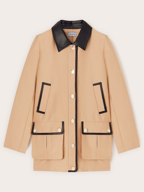 Jacke mit beschichteten Stoffeinsätzen
