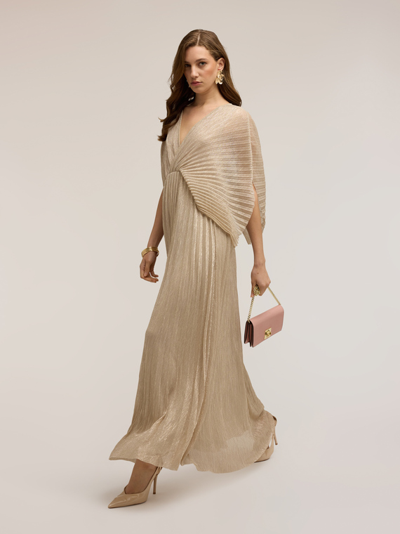 Langes plissiertes Kleid in Metallic-Optik