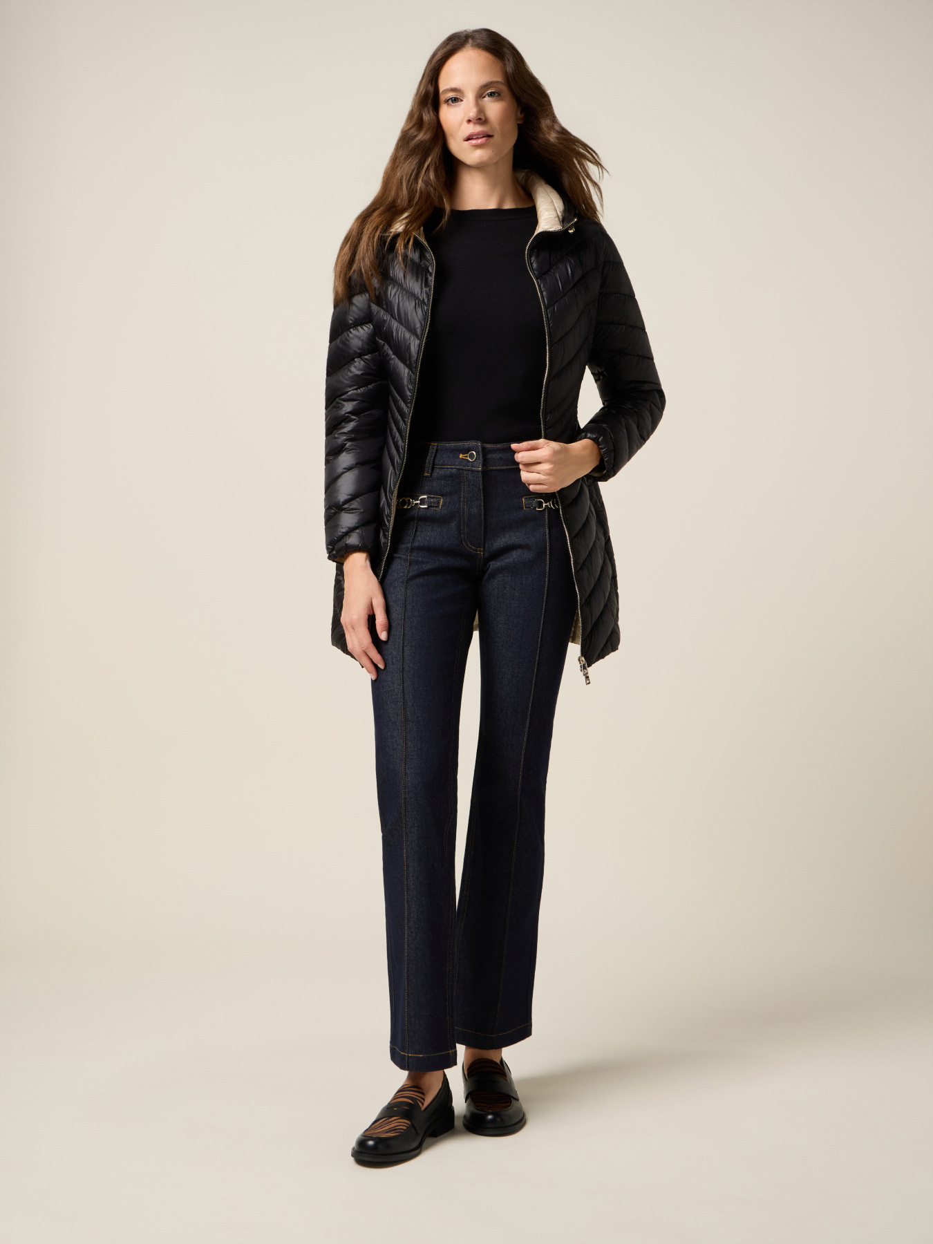 Piumino midi con cappuccio e cintura image number 3