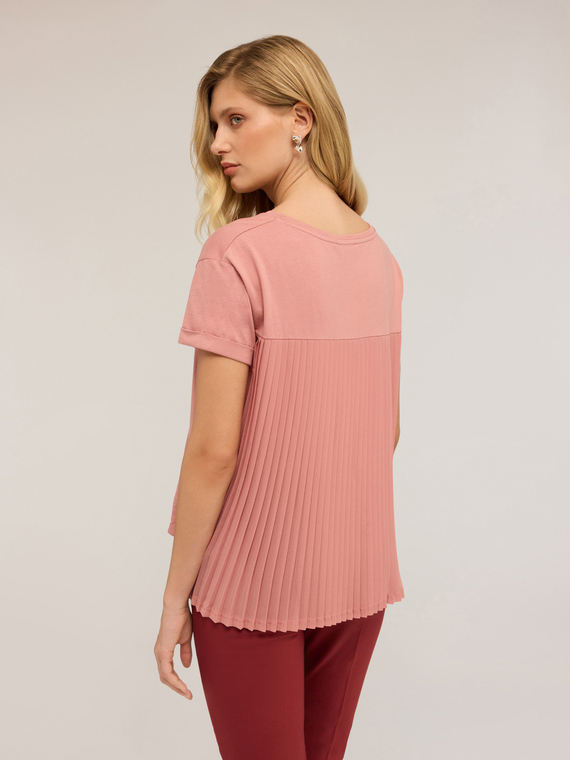 T-shirt with pleated insert