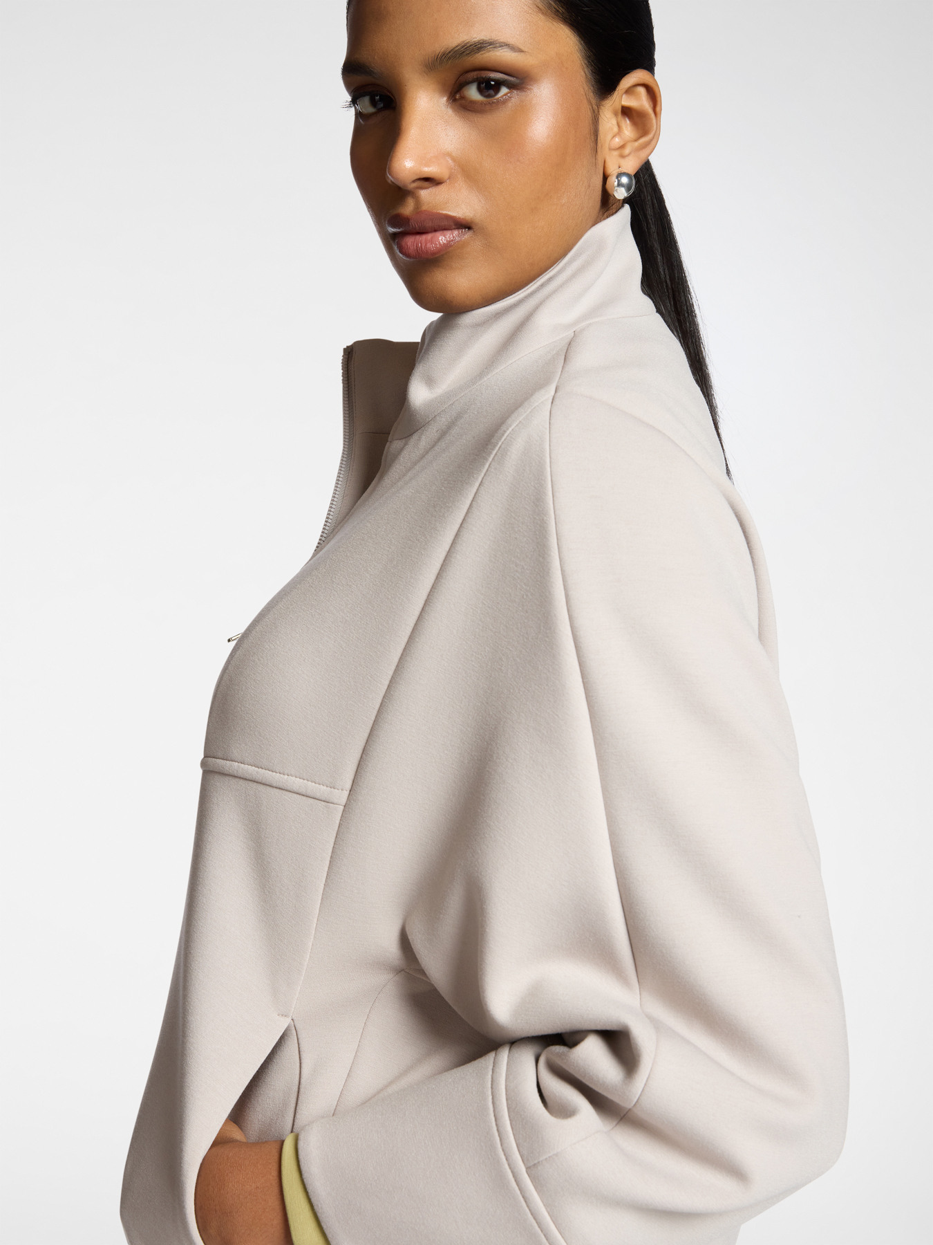 Jaqueta com gola alta e z&iacute;per. image number 3