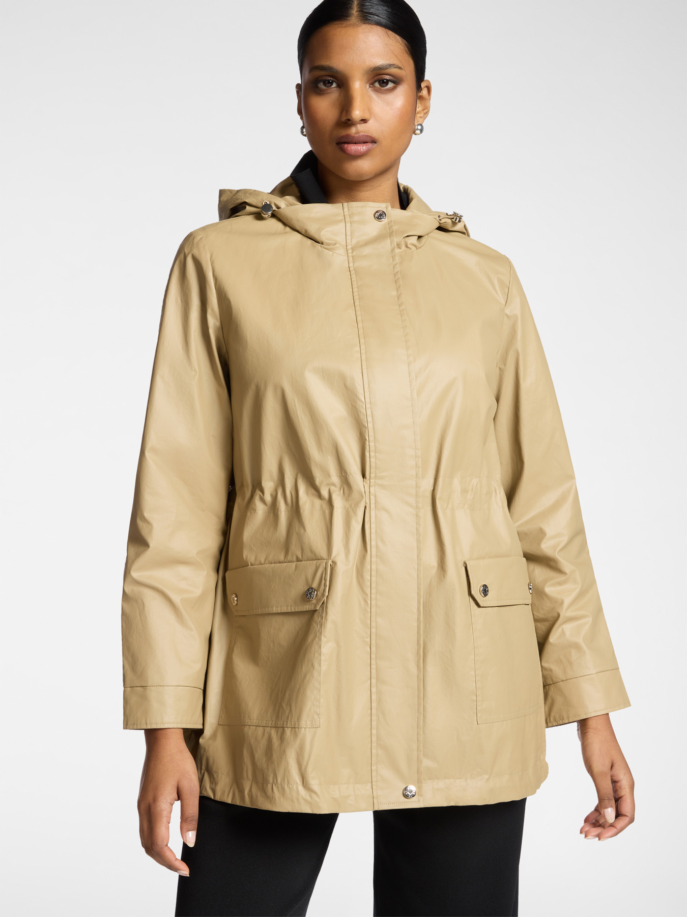 Parka con capas y capucha image number 4