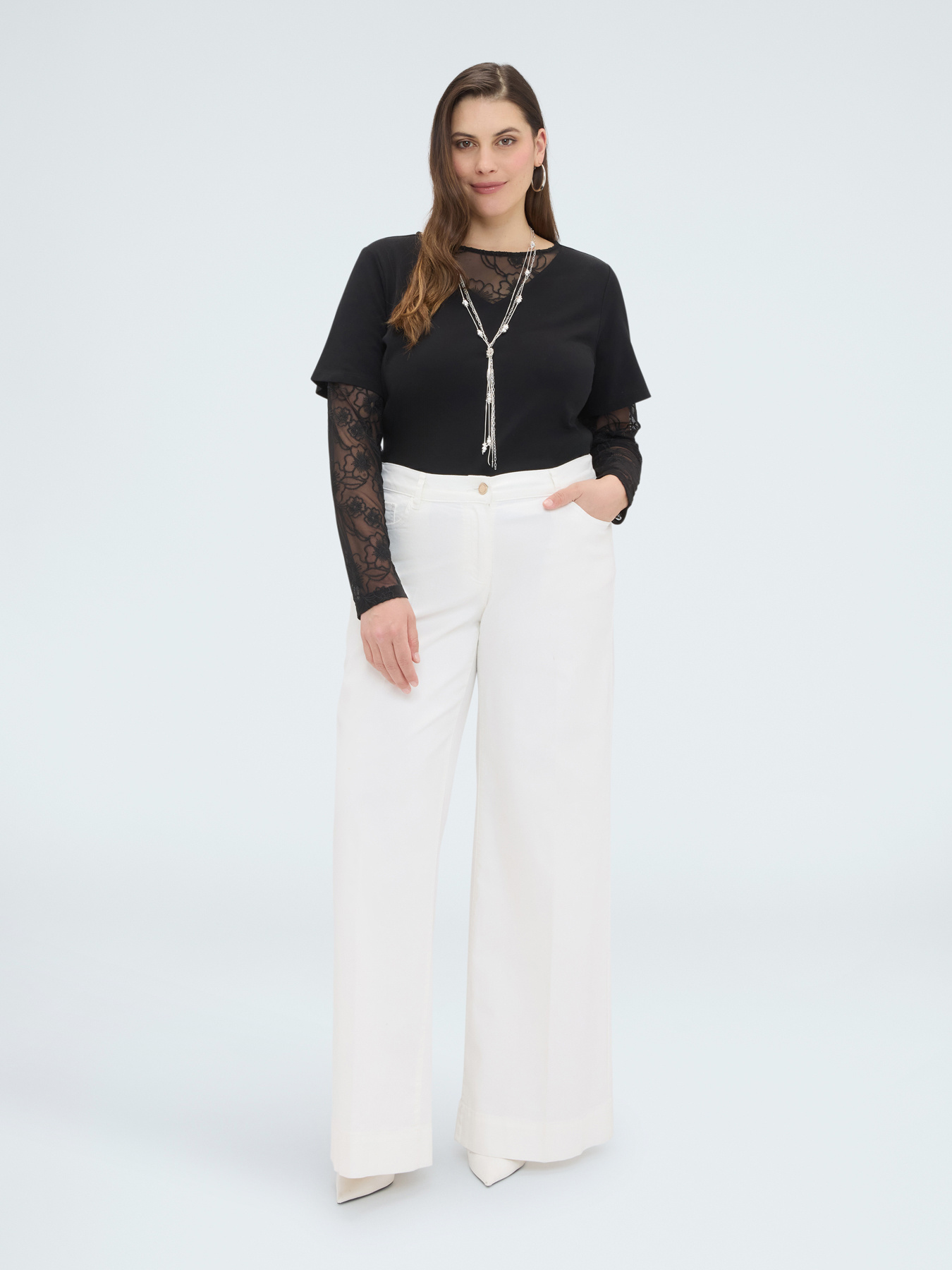 T-shirt with lace sleeves and neckline image number 3