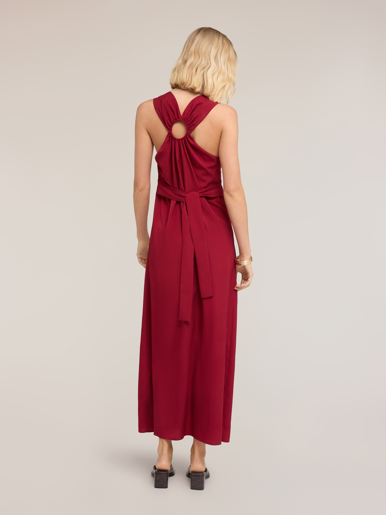 Long cr&ecirc;pe de chine dress with ring image number 1