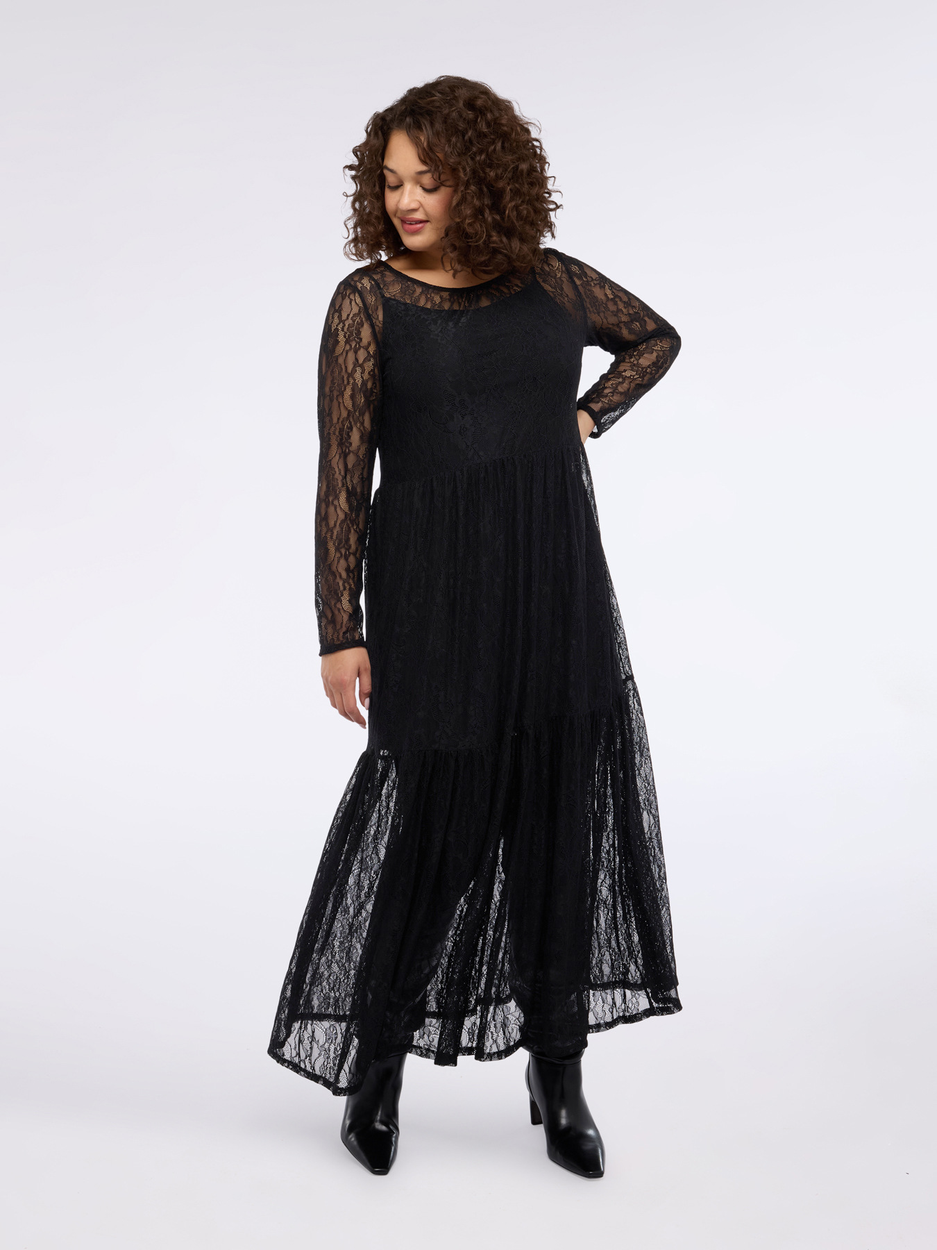 Long lace dress image number 3