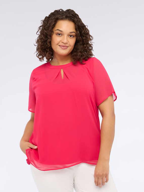 Two-material T-shirt with teardrop opening