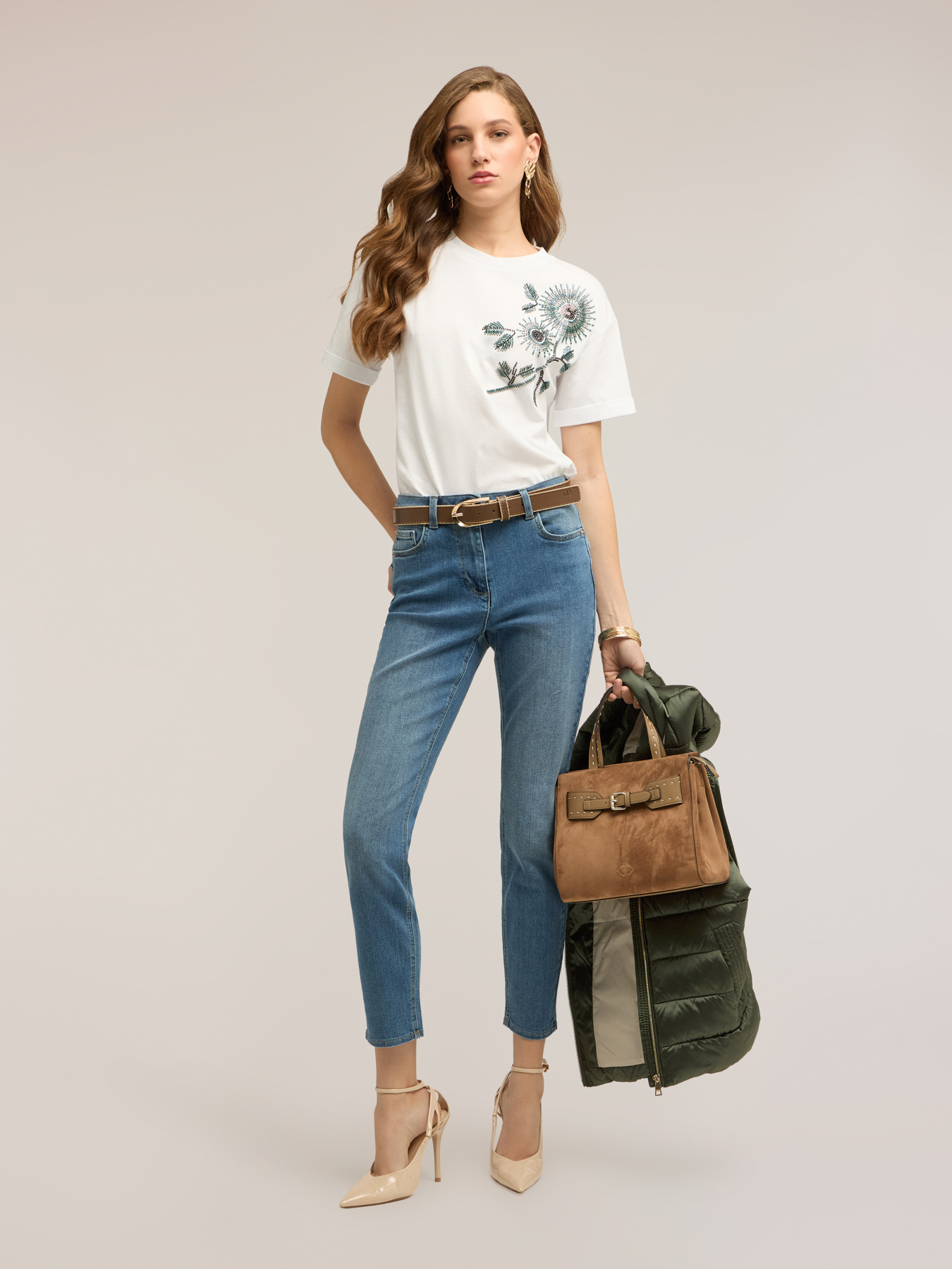 Jersey t-shirt with floral appliqu&eacute;s image number 2