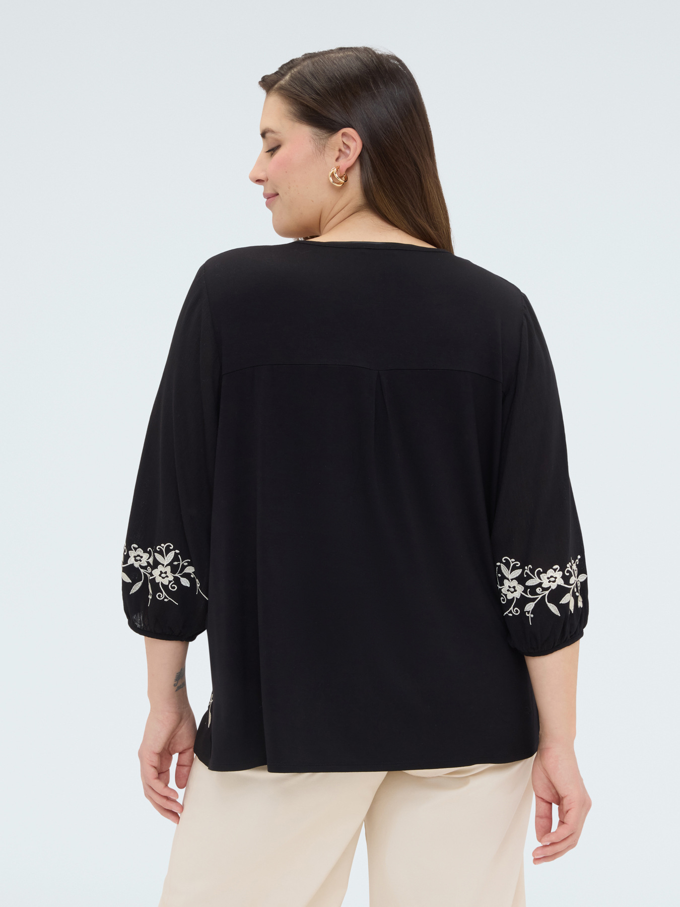 Bluse mit Blumenstickereien image number 1