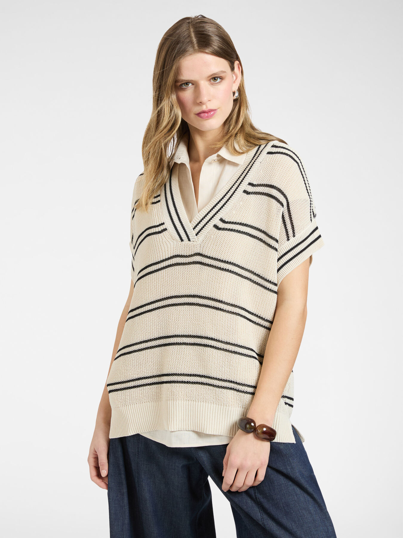 Maglia a righe con scollo a V image number 0