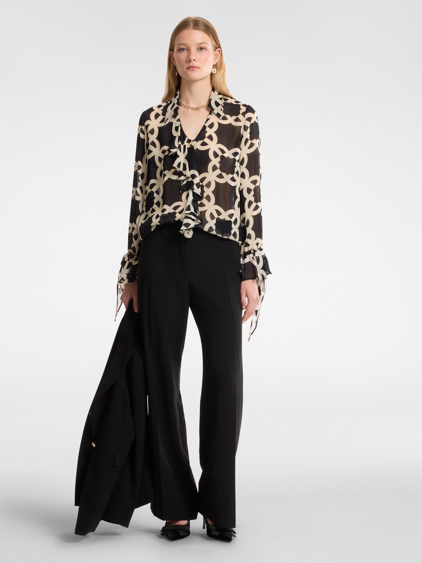 Blusa con monograma image number 2