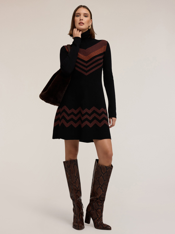 Short knit dress with chevron pattern