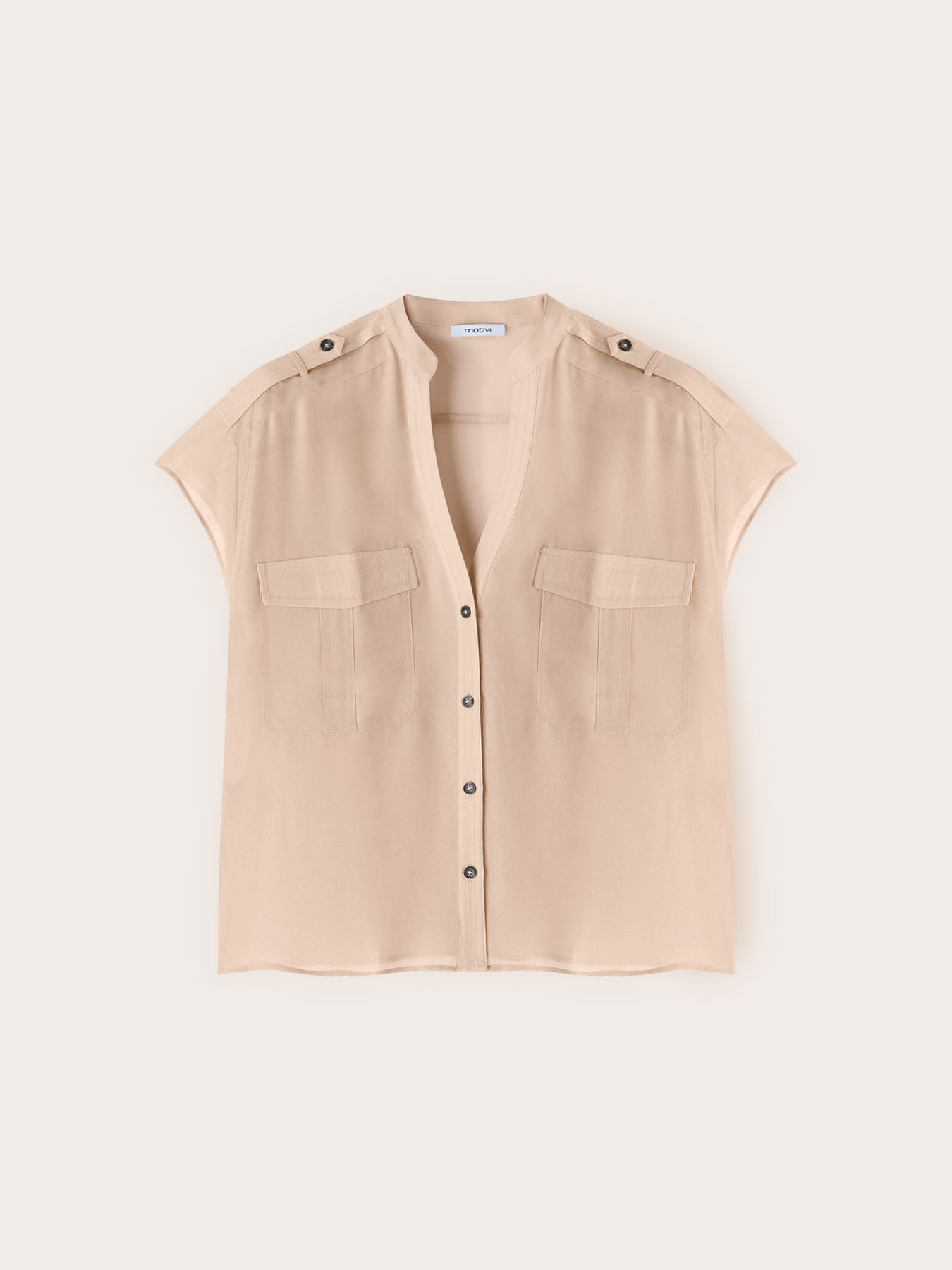 Camisa en georgette laminada con bolsillos image number 4