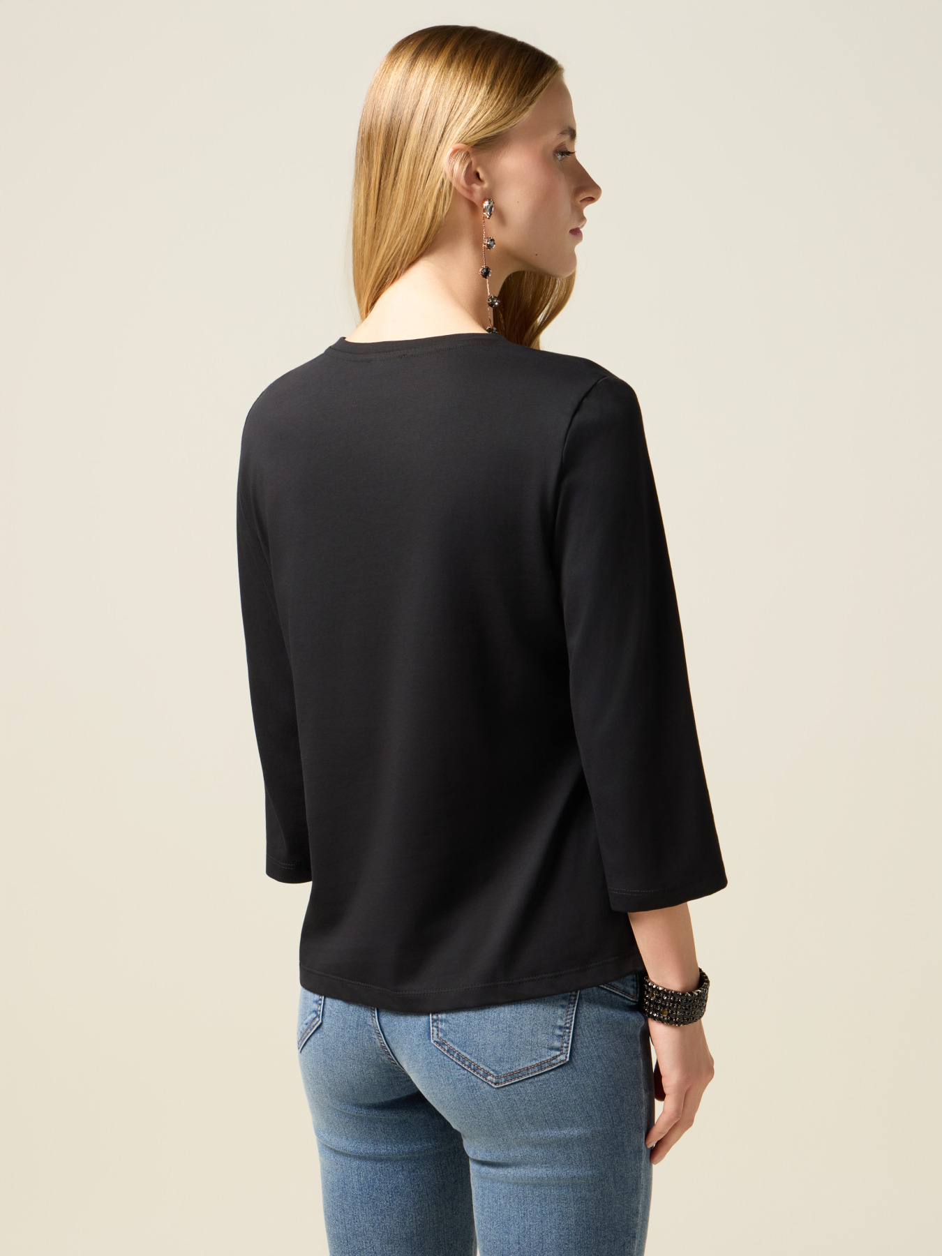 T-shirt con patch in paillettes image number 1